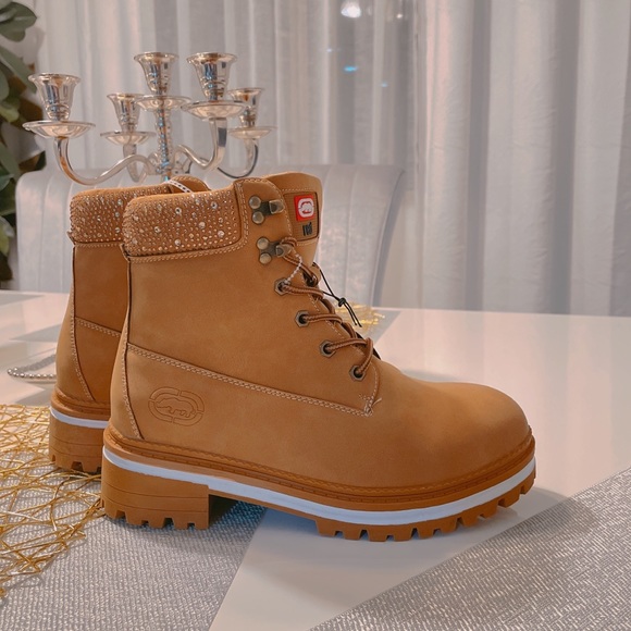 Boots - Picture 3 of 6